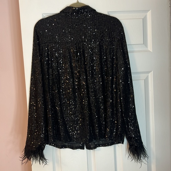 Black button up sequence top with feather wrist - Picture 5 of 5
